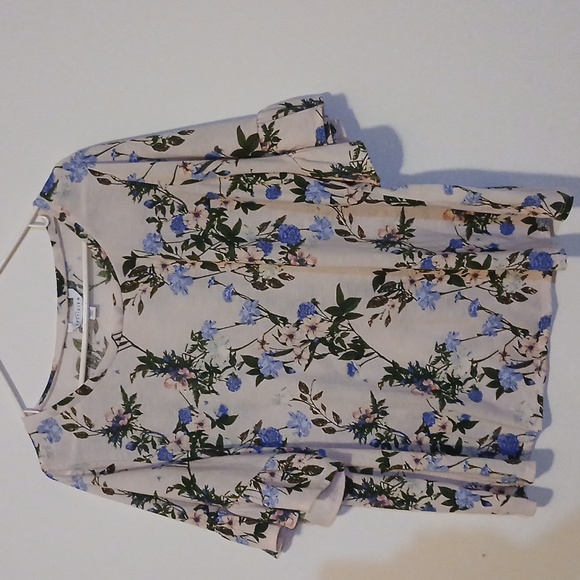 Ladies Top - Picture 1 of 3